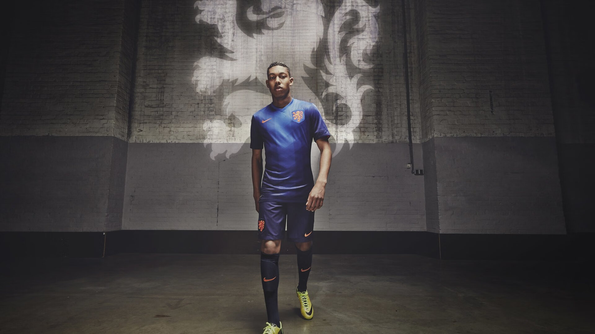 纳达尔鏖战五盘惊险晋级,法网14冠王展现不屈斗志